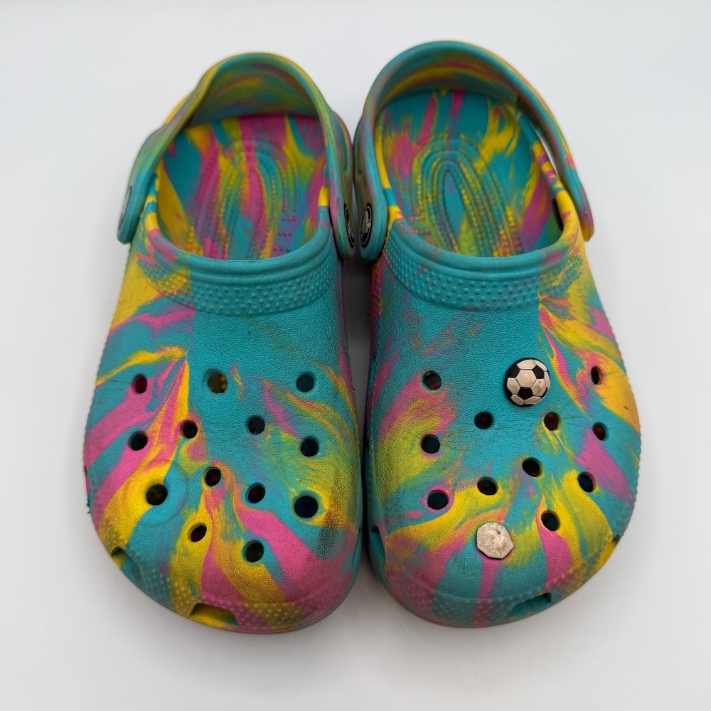 Crocs Girl's Marbled Tie Dye Rubber Clogs Rainbow with Charm Size 1
